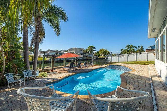 8462 FLAGSTONE DRIVE, Tampa, FL 33615