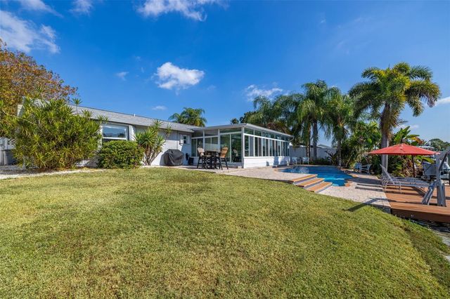 8462 FLAGSTONE DRIVE, Tampa, FL 33615