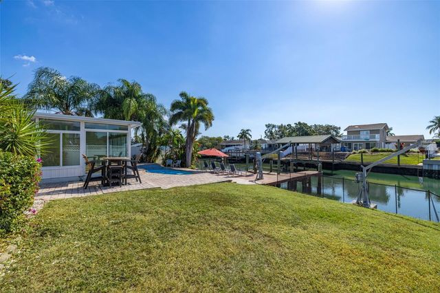 8462 FLAGSTONE DRIVE, Tampa, FL 33615