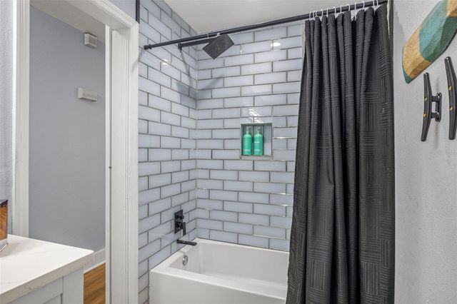 8462 FLAGSTONE DRIVE, Tampa, FL 33615