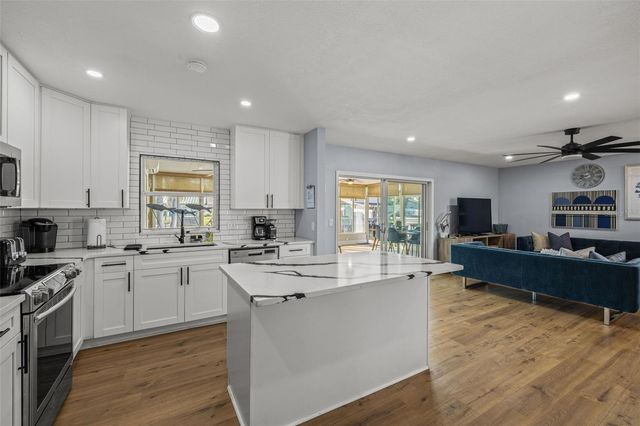 8462 FLAGSTONE DRIVE, Tampa, FL 33615