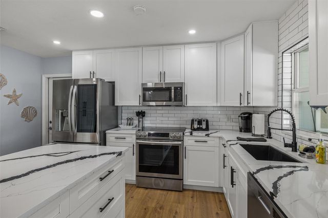 8462 FLAGSTONE DRIVE, Tampa, FL 33615