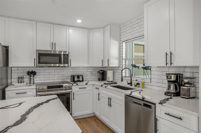 8462 FLAGSTONE DRIVE, Tampa, FL 33615