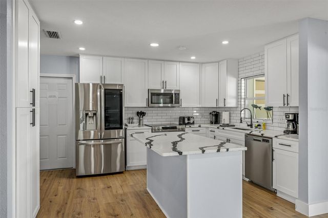 8462 FLAGSTONE DRIVE, Tampa, FL 33615