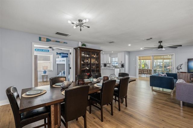 8462 FLAGSTONE DRIVE, Tampa, FL 33615