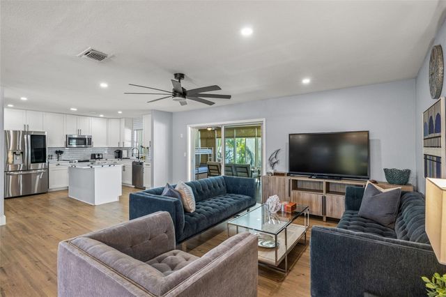 8462 FLAGSTONE DRIVE, Tampa, FL 33615