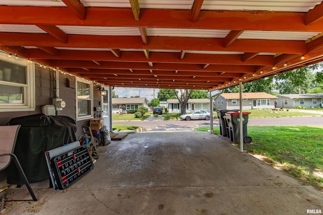 1600 BELLAIRE Street, Pekin, IL 61554