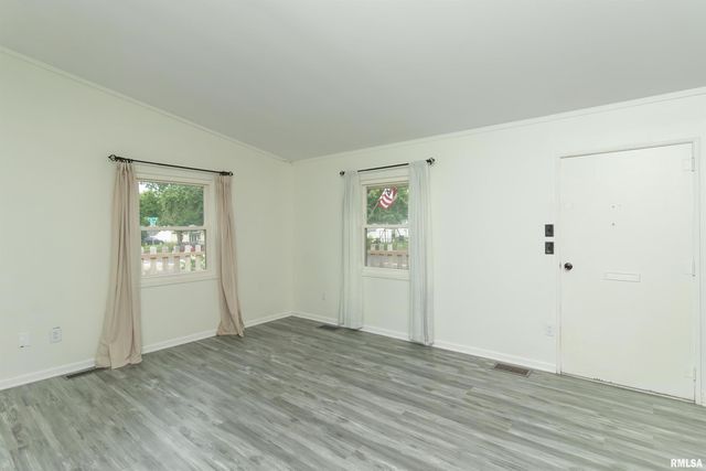 1600 BELLAIRE Street, Pekin, IL 61554