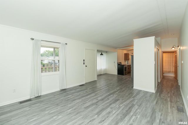 1600 BELLAIRE Street, Pekin, IL 61554
