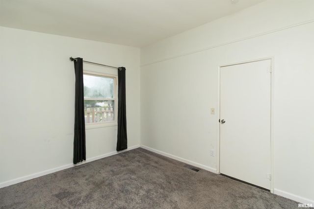 1600 BELLAIRE Street, Pekin, IL 61554