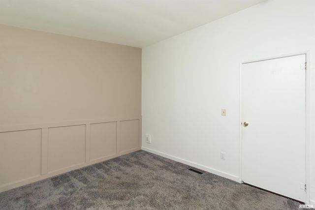 1600 BELLAIRE Street, Pekin, IL 61554