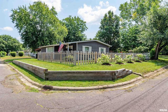 1600 BELLAIRE Street, Pekin, IL 61554