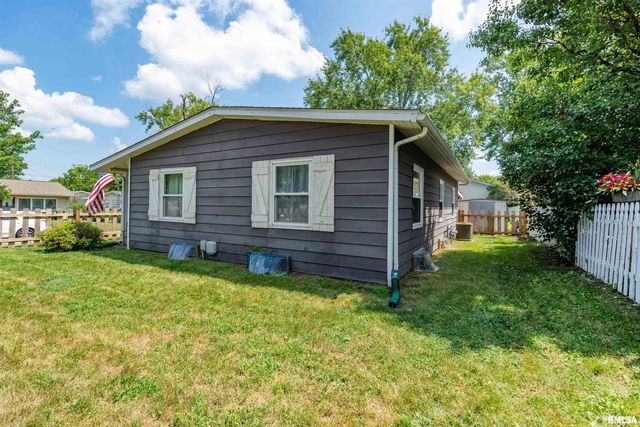 1600 BELLAIRE Street, Pekin, IL 61554