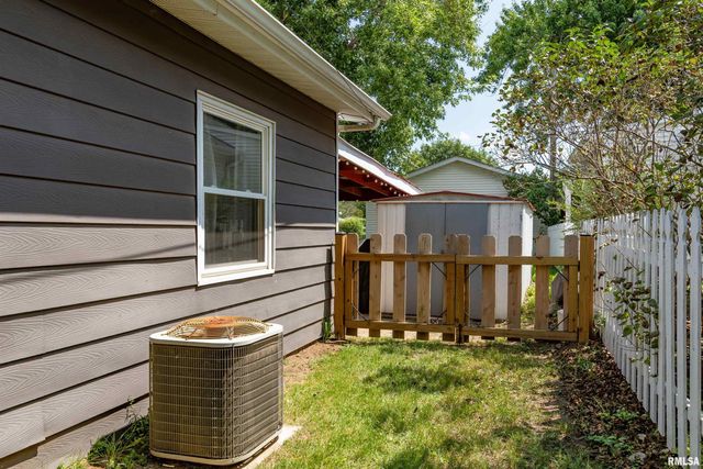 1600 BELLAIRE Street, Pekin, IL 61554