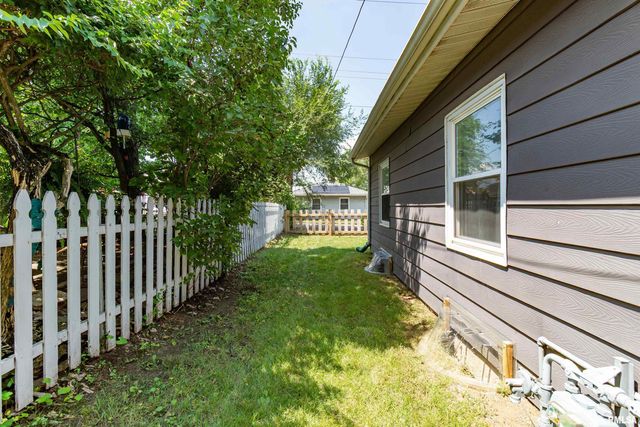 1600 BELLAIRE Street, Pekin, IL 61554