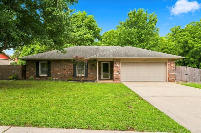 2709 N Wakefield Place, Fayetteville, AR 72703