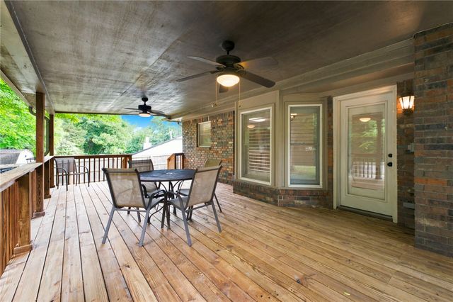 2709 N Wakefield Place, Fayetteville, AR 72703