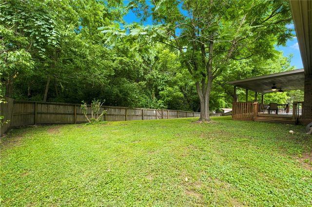 2709 N Wakefield Place, Fayetteville, AR 72703