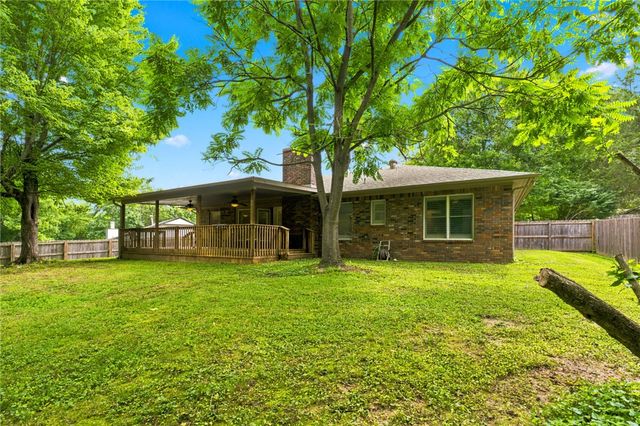 2709 N Wakefield Place, Fayetteville, AR 72703