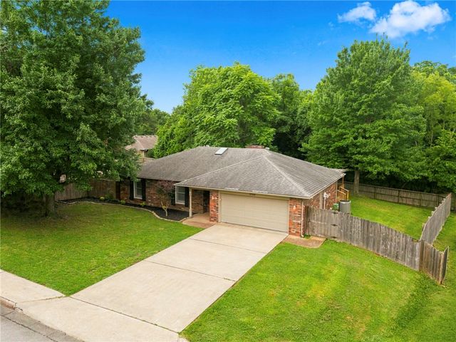 2709 N Wakefield Place, Fayetteville, AR 72703