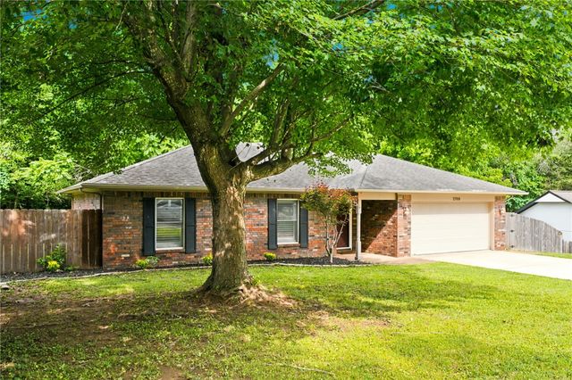 2709 N Wakefield Place, Fayetteville, AR 72703