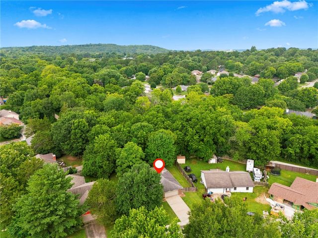 2709 N Wakefield Place, Fayetteville, AR 72703