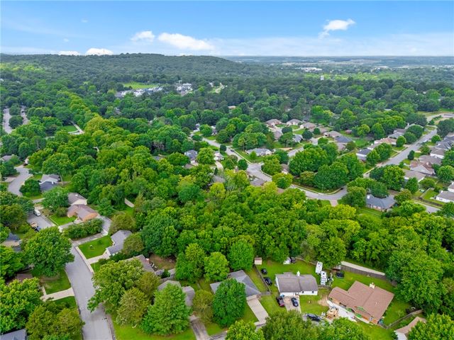 2709 N Wakefield Place, Fayetteville, AR 72703