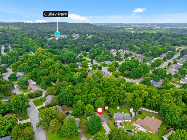 2709 N Wakefield Place, Fayetteville, AR 72703