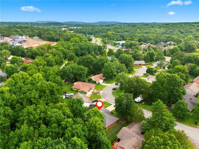 2709 N Wakefield Place, Fayetteville, AR 72703