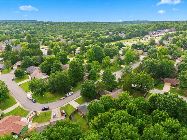 2709 N Wakefield Place, Fayetteville, AR 72703