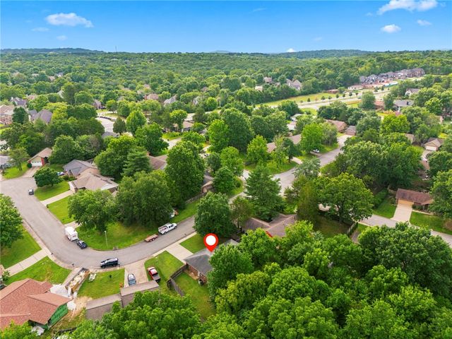 2709 N Wakefield Place, Fayetteville, AR 72703