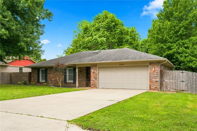 2709 N Wakefield Place, Fayetteville, AR 72703