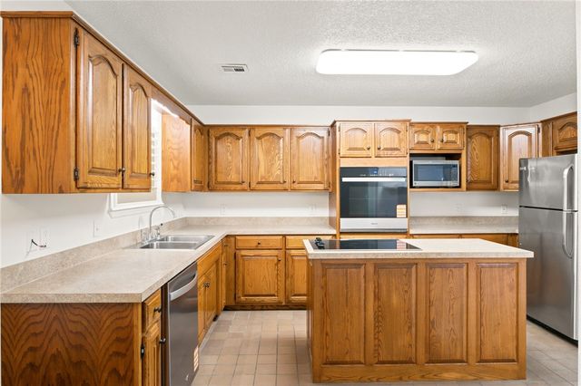 2709 N Wakefield Place, Fayetteville, AR 72703