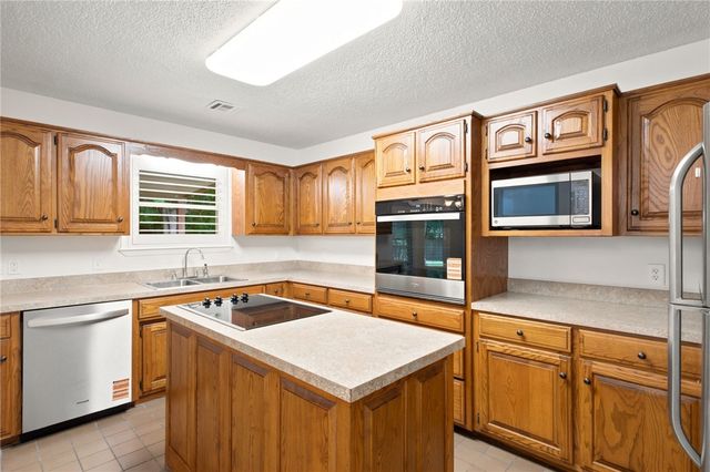 2709 N Wakefield Place, Fayetteville, AR 72703
