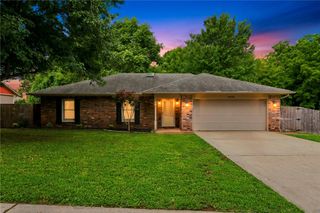 2709 N Wakefield Place, Fayetteville, AR 72703