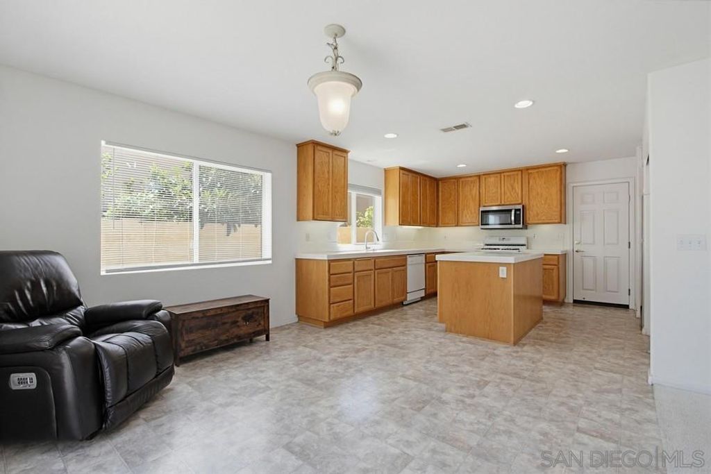 Image 10 of property listing at 8355 Jade Coast, San Diego, CA 92126