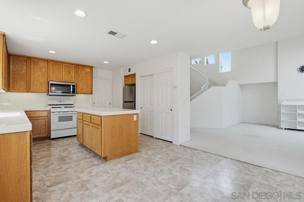 Image 11 of property listing at 8355 Jade Coast, San Diego, CA 92126