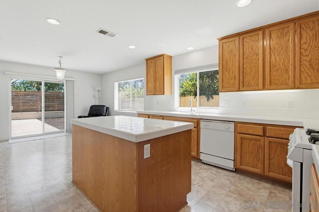 Image 14 of property listing at 8355 Jade Coast, San Diego, CA 92126