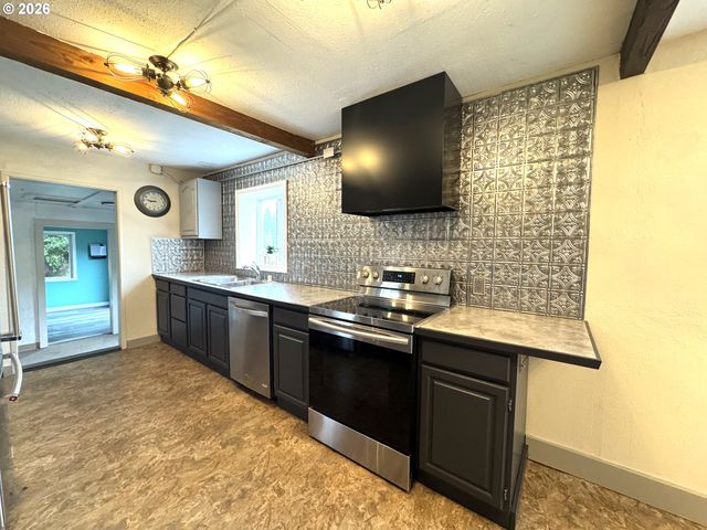 30703 Ne RAILROAD Ave, Yacolt, WA 98675