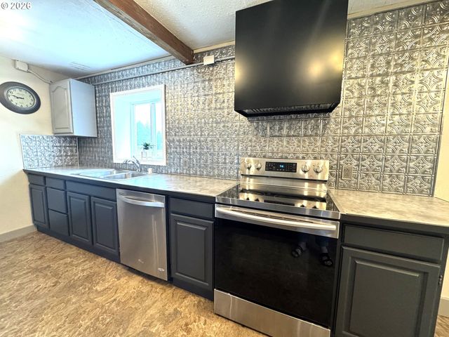 30703 Ne RAILROAD Ave, Yacolt, WA 98675