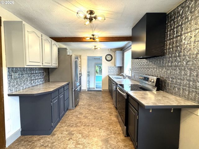 30703 Ne RAILROAD Ave, Yacolt, WA 98675