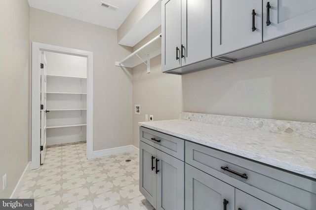 2300 MERIDIAN ST, Falls Church, VA 22046