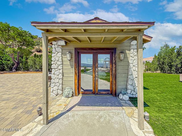 10200 Lilac Lane, Chatsworth, CA 91311