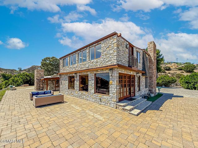 10200 Lilac Lane, Chatsworth, CA 91311