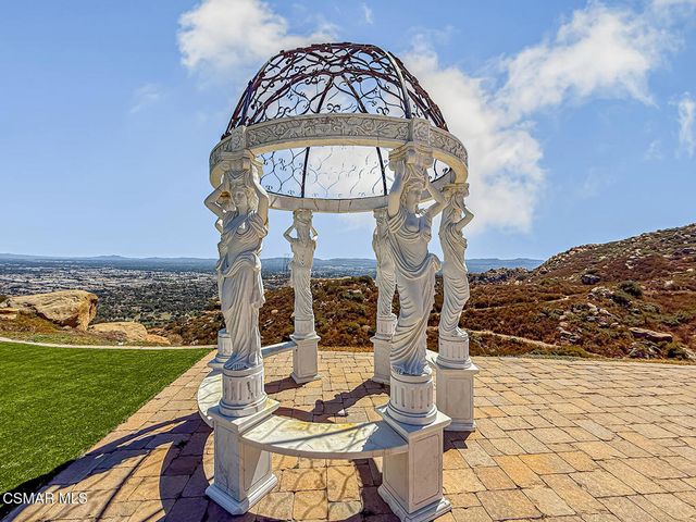 10200 Lilac Lane, Chatsworth, CA 91311