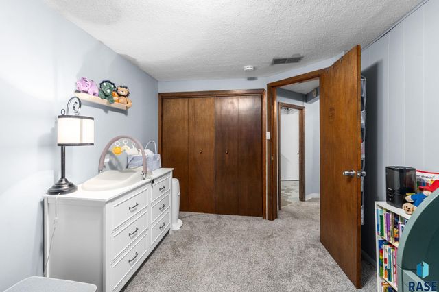 717 S Grange Ave Avenue, Sioux Falls, SD 57104
