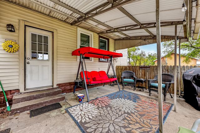 1216 W Broadway Avenue, Muskegon, MI 49441