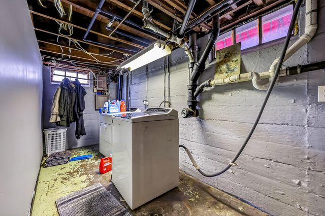 1216 W Broadway Avenue, Muskegon, MI 49441