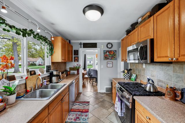1216 W Broadway Avenue, Muskegon, MI 49441