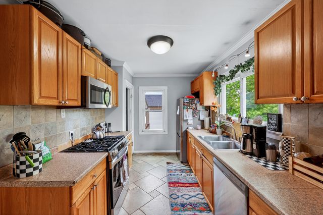 1216 W Broadway Avenue, Muskegon, MI 49441